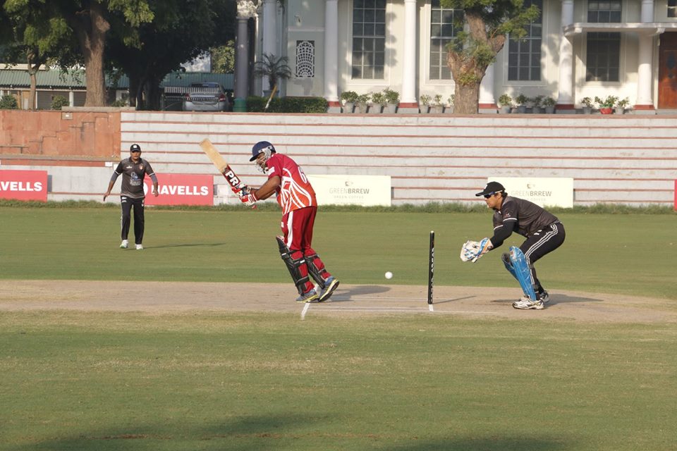 Match 5 - Doxa Knights won by 8 Wickets (Group A)<br>
1st Innings --> Doxa Wizards - 120/8 in 20.0 overs<br>
2nd Innings --> Doxa Knights - 122/2 in 10.1 overs<br>
<br>
With the help from a blistering 57 off 25 balls from Vishal Kapoor, the Doxa Knights were easily able to chase down a meager total of 121 in just over 10 overs. <br>
 <br>
- SPA Magic Man of the Match: Vishal Kapoor<br>
- HAVELLS Maximum Sixes: Anshuman Gupta<br>
- Hello Best Fielder: Varun Kumar<br>
- Supa Corn Maximum Wickets: Rajesh Gupta<br>
- Injla Economical Bowler: Prashant VKR