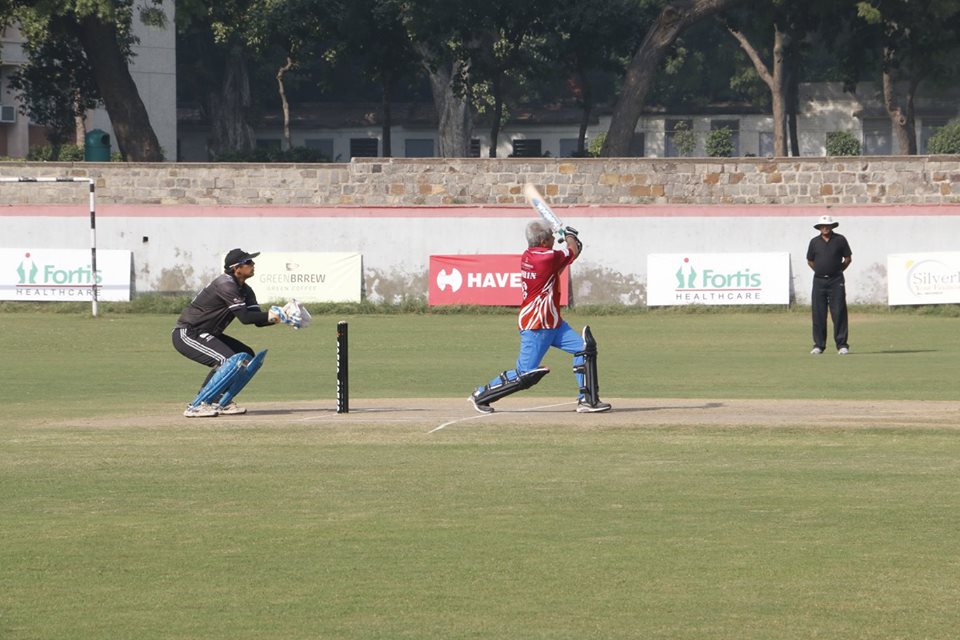 Match 5 - Doxa Knights won by 8 Wickets (Group A)<br>
1st Innings --> Doxa Wizards - 120/8 in 20.0 overs<br>
2nd Innings --> Doxa Knights - 122/2 in 10.1 overs<br>
<br>
With the help from a blistering 57 off 25 balls from Vishal Kapoor, the Doxa Knights were easily able to chase down a meager total of 121 in just over 10 overs. <br>
 <br>
- SPA Magic Man of the Match: Vishal Kapoor<br>
- HAVELLS Maximum Sixes: Anshuman Gupta<br>
- Hello Best Fielder: Varun Kumar<br>
- Supa Corn Maximum Wickets: Rajesh Gupta<br>
- Injla Economical Bowler: Prashant VKR
