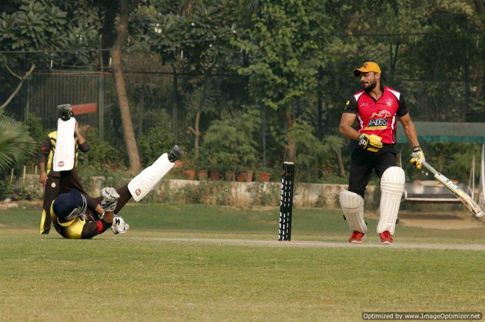 Semi-Final 2 - Doxa Raiders vs Doxa Devils<br>
1st Innings -> Doxa Raiders -  205/4 in 20.0 overs<br>
2nd Innings -> Doxa Devils - 108/10 in 14.4 overs<br>
<br>
Officially the 3rd highest total of the tournament, the Brats scored 205 in the first innings of the 2nd Semi-Final, thanks mainly to Karan Trivedi's exceptionally aggressive innings and Ritesh Gupta's fast paced knock. Both of them got a half-century (Scorecard). The Devils' innings started well,thanks to Prafull Chauhan's quick half-century, but collapsed very quickly thereafter. <br>
<br>
- Delhi Test House Man of the Match : Karan Trivedi<br>
- HAVELLS Maximum Sixes : Karan Trivedi<br>
- Hello Rice Best Fielder : Rachit Dewan<br>
- Supa Corn Maximum Wickets : Rahul Baweja<br>
- Injla Economical Bowler : Manish Agarwal<br>
<br>
With only one match to go, as of after the semi-finals, the top 5 all-rounders in the tournament are lead by players of the Raiders and the Knights. Rahul Baweja (Raiders) and Karan Trivedi (Raiders) lead with 524 and 473 points respectively. <br>
<br>
In the top Batsmen stats, Vishal Kapoor (Knights), Ritesh Gupta (Raiders) and Karan Trivedi (Raiders) are 1-2-3 with 309, 281 and 255 points respectively. <br>
<br>
Whereas in the top bowlers stat, Rahul Baweja (Raiders) leads with 360 points, next is Kapil Manglani (Devils) with 332 and third is Sameer Chaudhry (Raiders) with 287 points. There is a lot to achieve in the individual stats. <br>
<br>
The Final would be held on the 20th of November at the St. Xaviers School. <br>
<br>
The Final - Doxa Knights vs Doxa Raiders<br>
<br>
Wish you a great Sporting Weekend!